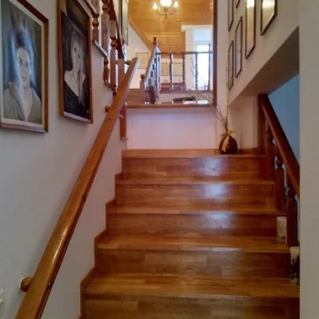 Nikoli Luxury Full House With Garden