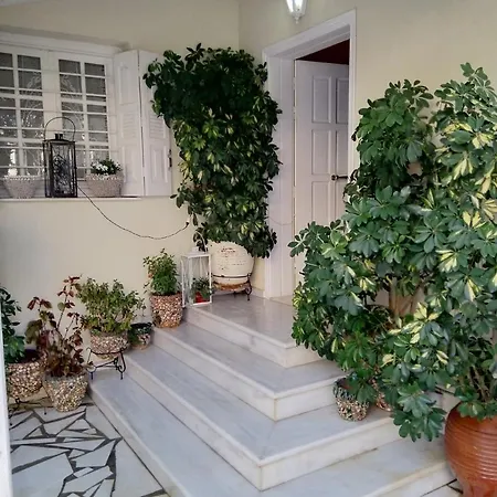Nikoli Luxury Full House With Garden Casa vacanze