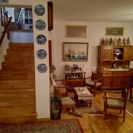 Nikoli Luxury Full House With Garden *